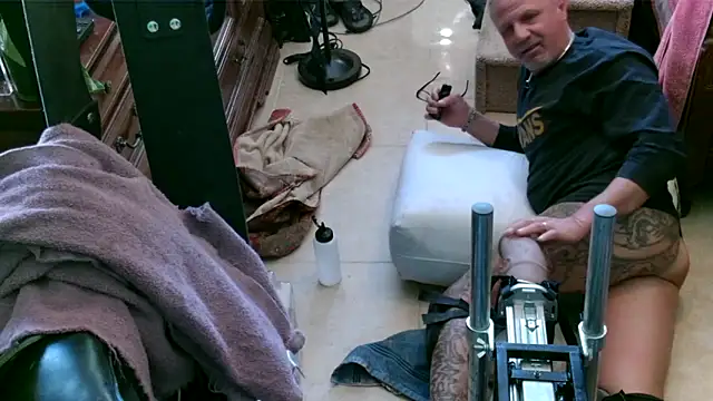 Snapshot of 6mickey9 chatting on October 20, 8:53 pm 6mickey9 online show from October 20, 8:53 pm