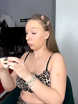 AlysonHuxley  online show from September 9, 5:12 pm