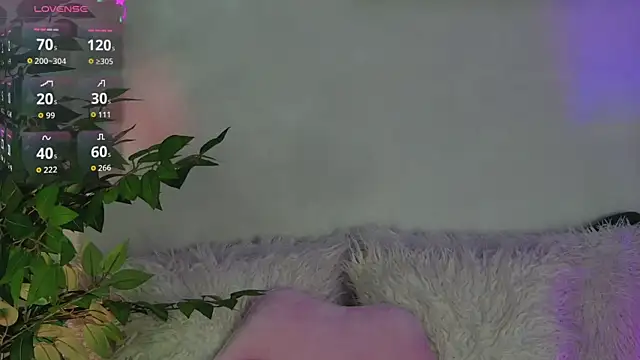 AlysonHuxley  online show from April 16, 6:30 pm