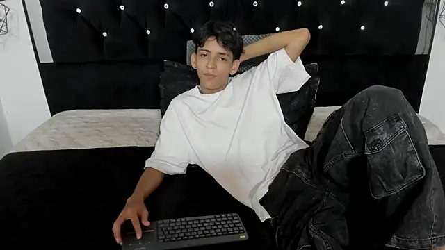 Sebas cat online show from February 2, 3:38 am