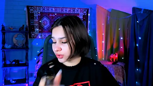 Snapshot of KimClarks_ chatting on February 21, 3:02 pm KimClarks online show from February 21, 3:02 pm