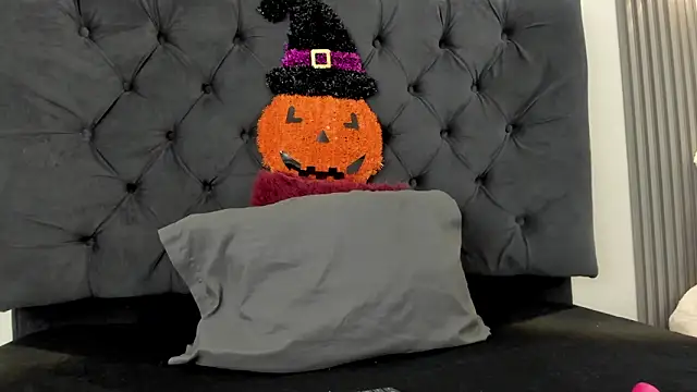 Snapshot of Sofia_Seduccion chatting on October 23, 12:04 pm Sofia Seduccion online show from October 23, 12:04 pm