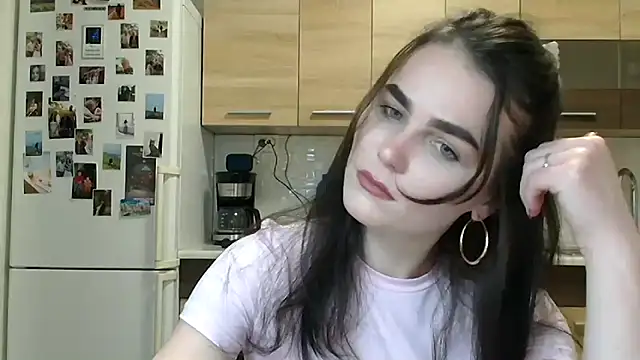 Silviaa a online show from December 20, 8:05 pm