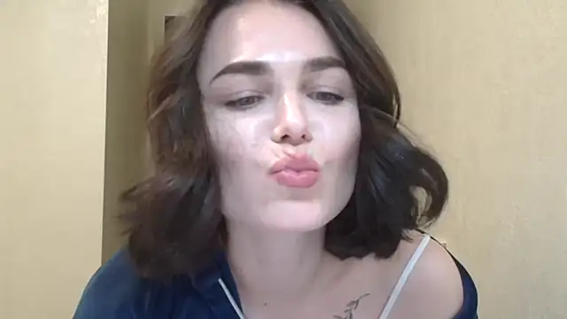 Snapshot of Silviaa_a chatting on April 10, 7:29 pm Silviaa a online show from April 10, 7:29 pm