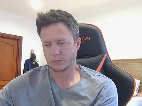 Snapshot of TroyDieselXXX chatting on September 20, 4:57 am TroyDieselXXX online show from September 20, 4:57 am