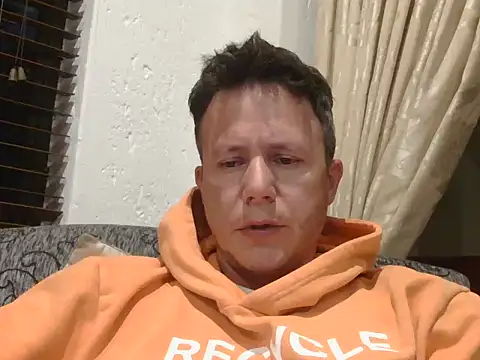 Snapshot of TroyDieselXXX chatting on November 2, 6:32 pm TroyDieselXXX online show from November 2, 6:32 pm