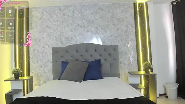 GiannaSlimJB online show from February 25, 7:56 pm