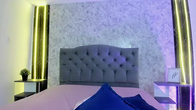 GiannaSlimJB online show from April 11, 7:29 pm