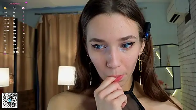 Snapshot of PetraHambelton chatting on September 10, 4:23 am PetraHambelton online show from September 10, 4:23 am