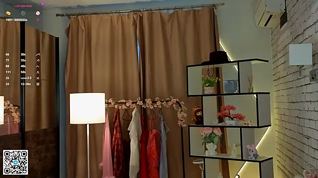 Snapshot of PetraHambelton chatting on September 28, 4:07 am PetraHambelton online show from September 28, 4:07 am