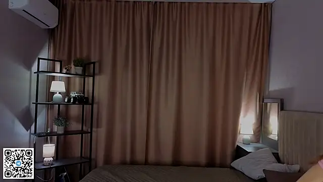 Snapshot of PetraHambelton chatting on November 25, 4:12 am PetraHambelton online show from November 25, 4:12 am