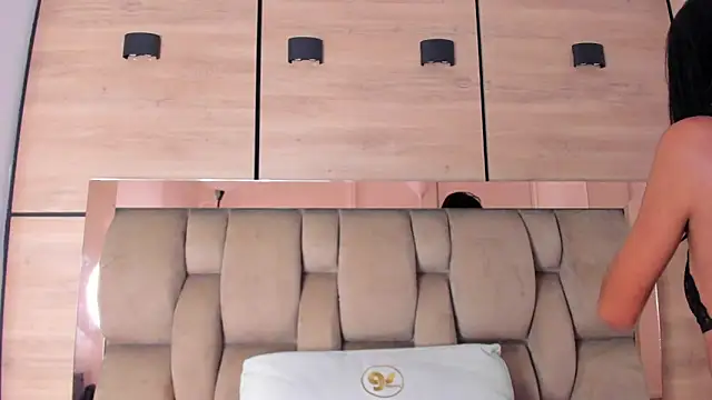 Snapshot of karol_lewiss chatting on January 6, 12:31 pm karol lewiss online show from January 6, 12:31 pm