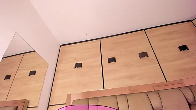 Snapshot of karol_lewiss chatting on February 25, 12:15 pm karol lewiss online show from February 25, 12:15 pm