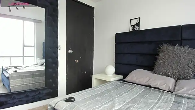 Snapshot of CHARLOTTE_KNOX chatting on October 2, 11:50 am CHARLOTTE KNOX online show from October 2, 11:50 am