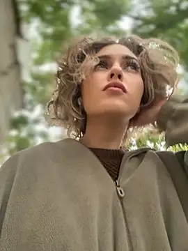 KellyKeler online show from October 18, 1:01 pm