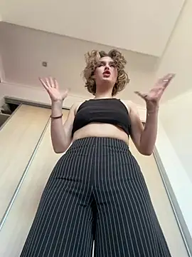 Snapshot of KellyKeler chatting on February 12, 11:27 am KellyKeler online show from February 12, 11:27 am