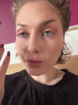 Snapshot of KellyKeler chatting on February 13, 11:17 am KellyKeler online show from February 13, 11:17 am