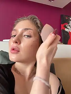 Snapshot of KellyKeler chatting on February 14, 10:23 am KellyKeler online show from February 14, 10:23 am