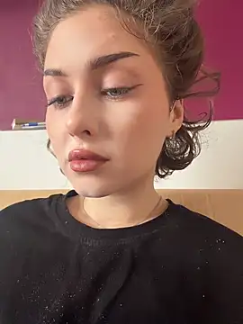 Snapshot of KellyKeler chatting on February 25, 11:20 am KellyKeler online show from February 25, 11:20 am