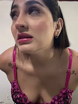 JasmineRhodes online show from April 15, 1:07 pm