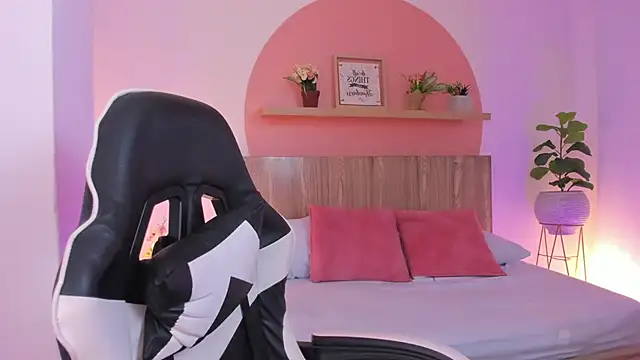 kitty sweeety  online show from September 18, 1:02 pm