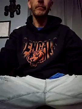 Snapshot of Sampzon chatting on October 13, 1:49 am Sampzon online show from October 13, 1:49 am