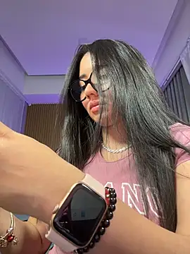 Michelle Zoe online show from June 2, 4:03 am