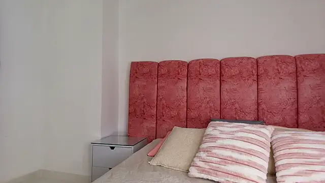 emmacurvy online show from December 17, 3:01 am