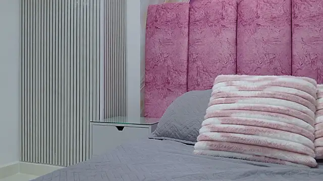 emmacurvy online show from February 19, 3:02 am