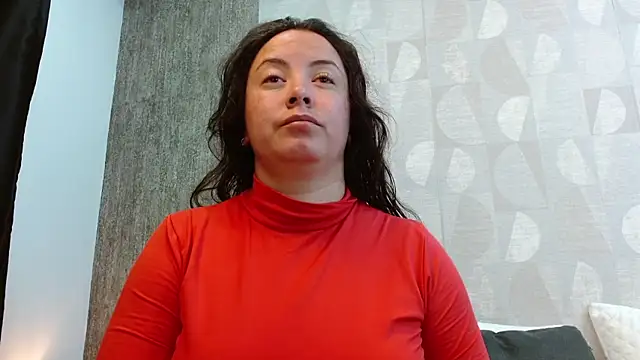 Snapshot of elamurray chatting on December 5, 11:41 am elamurray online show from December 5, 11:41 am