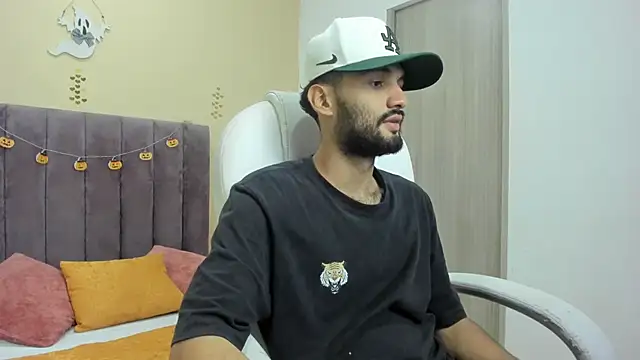 Ryan Jackson  online show from October 13, 10:43 pm