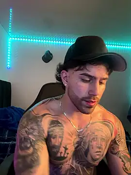 Snapshot of Ades_Lowe chatting on January 17, 7:35 am Ades Lowe online show from January 17, 7:35 am