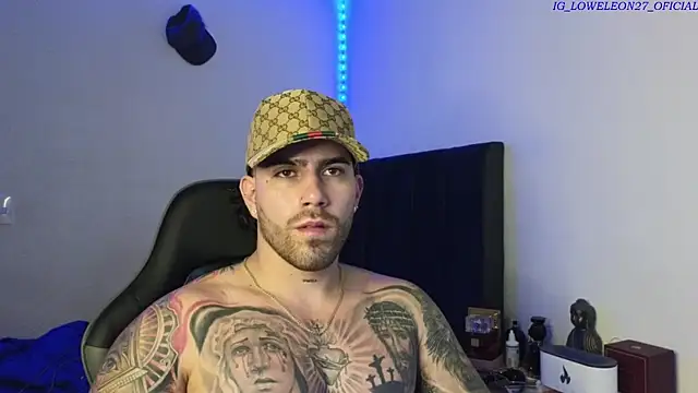 Snapshot of Ades_Lowe chatting on January 18, 10:02 pm Ades Lowe online show from January 18, 10:02 pm