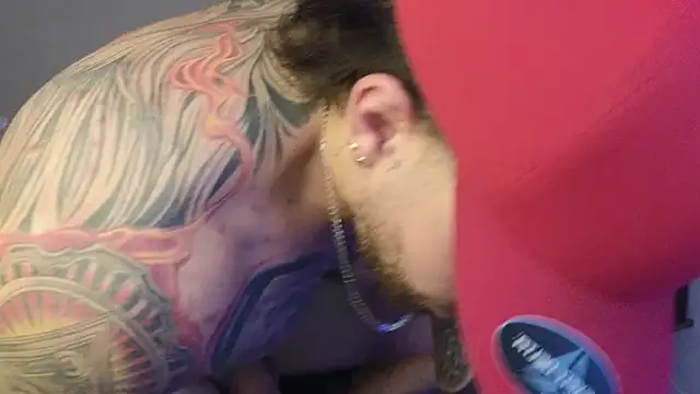 Snapshot of Ades_Lowe chatting on February 3, 6:40 am Ades Lowe online show from February 3, 6:40 am