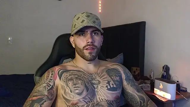 Snapshot of Ades_Lowe chatting on February 7, 7:01 am Ades Lowe online show from February 7, 7:01 am