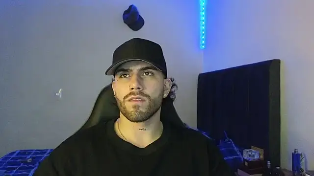 Snapshot of Ades_Lowe chatting on February 10, 6:28 am Ades Lowe online show from February 10, 6:28 am