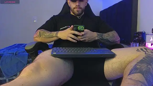 Snapshot of Ades_Lowe chatting on February 16, 9:16 am Ades Lowe online show from February 16, 9:16 am