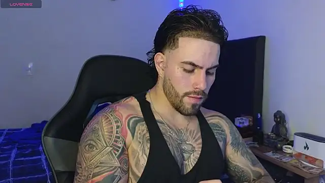 Snapshot of Ades_Lowe chatting on February 17, 5:15 am Ades Lowe online show from February 17, 5:15 am