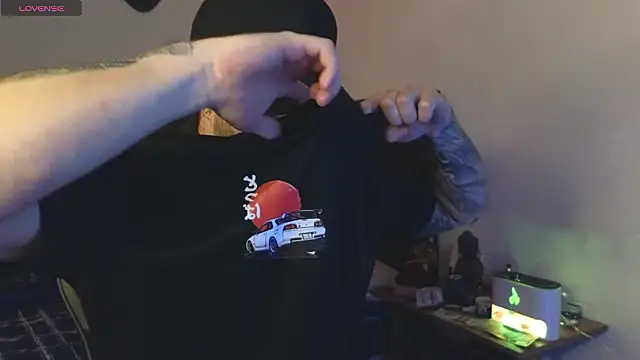 Snapshot of Ades_Lowe chatting on February 19, 6:09 am Ades Lowe online show from February 19, 6:09 am