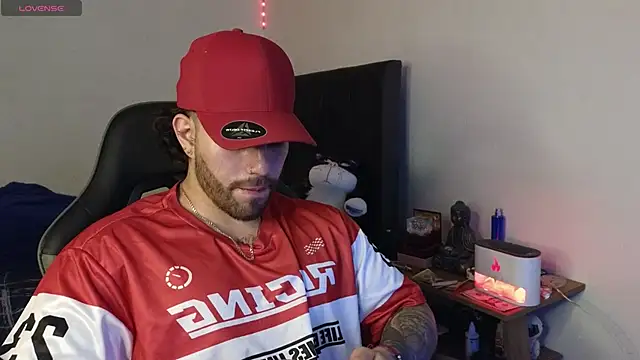 Snapshot of Ades_Lowe chatting on February 25, 4:33 am Ades Lowe online show from February 25, 4:33 am