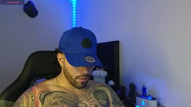 Snapshot of Ades_Lowe chatting on February 26, 5:17 am Ades Lowe online show from February 26, 5:17 am