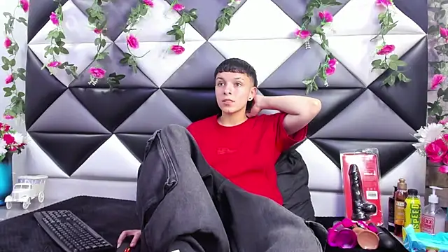 Snapshot of Megan_Thompson_ chatting on September 26, 2:15 am Megan Thompson  online show from September 26, 2:15 am