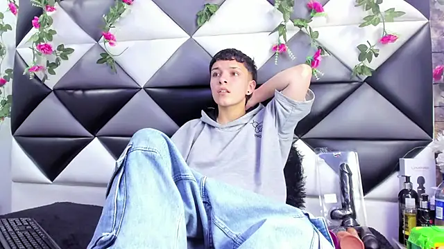 Snapshot of Megan_Thompson_ chatting on October 28, 2:15 am Megan Thompson  online show from October 28, 2:15 am