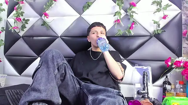 Snapshot of Megan_Thompson_ chatting on October 29, 2:25 am Megan Thompson  online show from October 29, 2:25 am