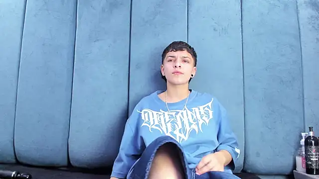 Megan Thompson  online show from March 29, 2:33 am