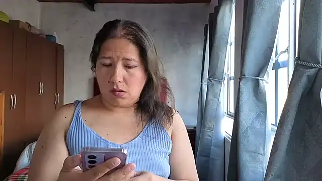 scarlett widow  online show from April 2, 9:01 pm