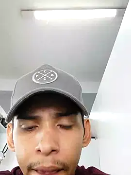 Snapshot of Oqui chatting on February 23, 1:19 pm Oqui online show from February 23, 1:19 pm