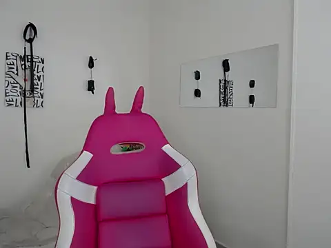 kendall-Jenner online show from March 26, 5:51 pm