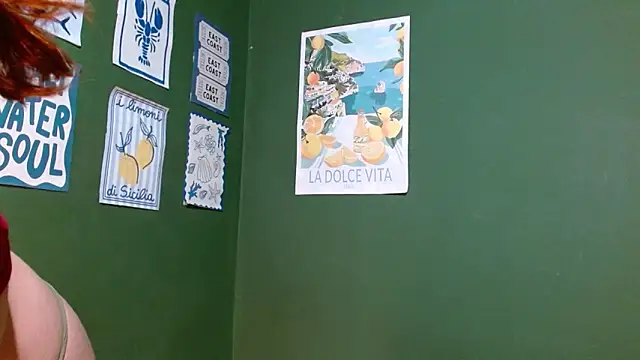 Roxiehood online show from December 14, 10:25 pm