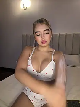 Mia Roswell online show from April 13, 4:07 am